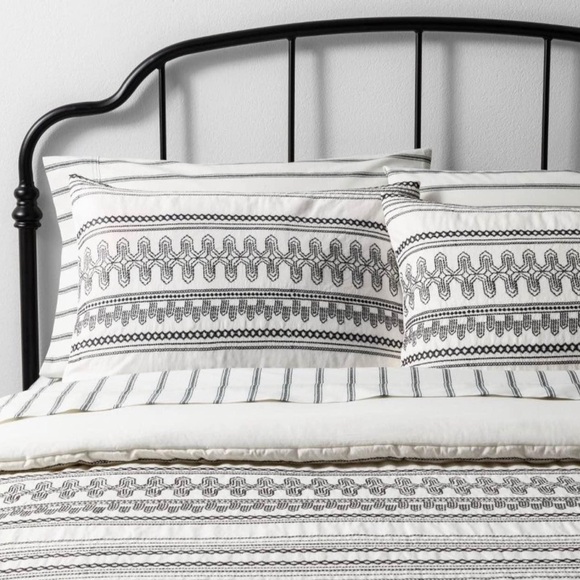 Hearth & Hand White and Gray Patterned Comforter Set King Size - Picture 2 of 8